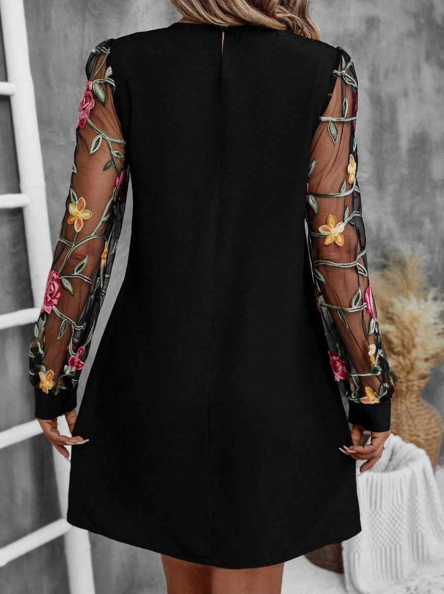 JOLANTA | Elegancka sukienka z dekoltem w serek i efektownymi rękawami